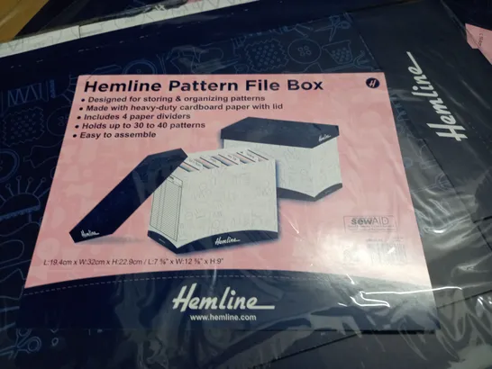 LOT OF 5 HEMLINE PATTERN FILE BOXES - 19.4 X 32 X 22.9 CM