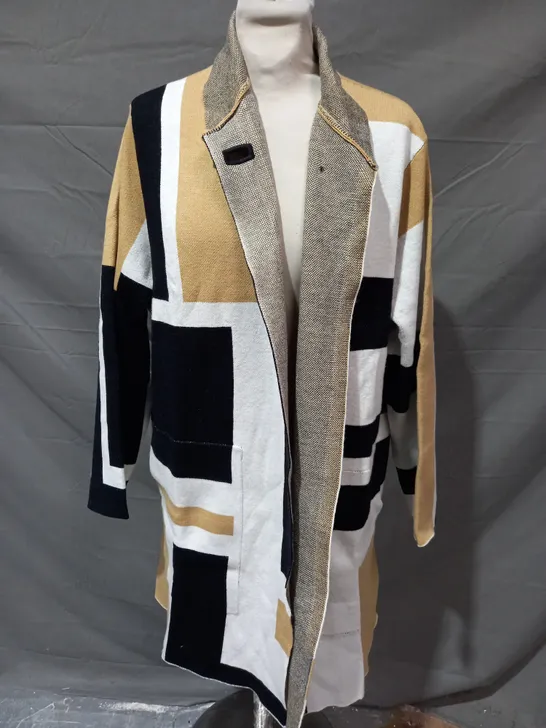 MARLA WYNNE CARDIGAN IN WHITE/BLACK/GOLD SIZE M