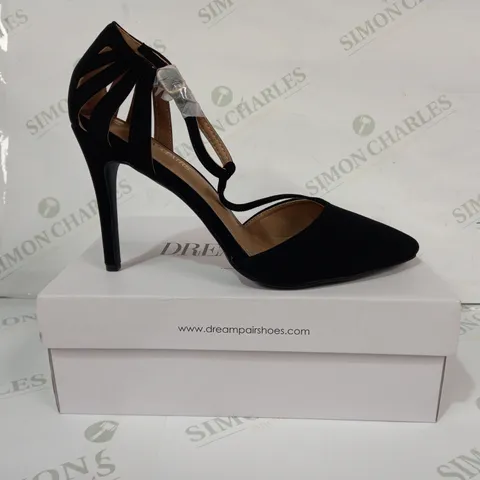 BOXED PAIR OF DREAM PAIRS CLOSED TOE HIGH HEELS IN BLACK SIZE 11