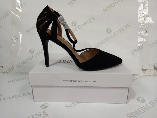 BOXED PAIR OF DREAM PAIRS CLOSED TOE HIGH HEELS IN BLACK SIZE 11