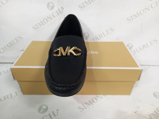 BOXED PAIR OF MICHAEL KORS TUMBLED FAUX LEATHER REED LOAFERS IN BLACK US SIZE 10