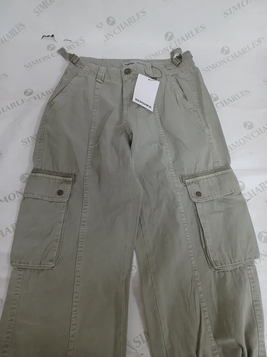 BERSHKA LIGHT KHAKI CARGO PANTS - EUR 34