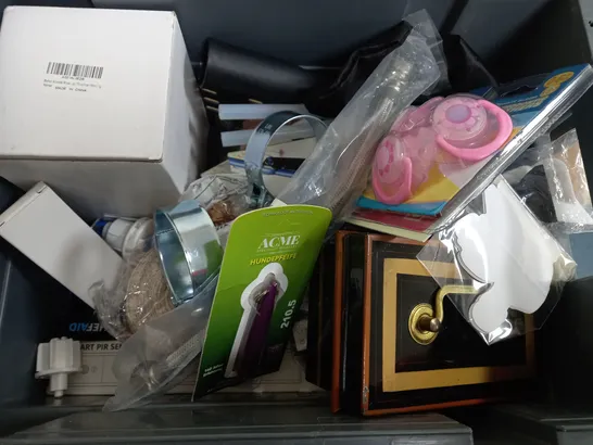 BOX OF APPROX 20 ASSORTED ITEMS TO INCLUDE -  STANLEY TYLON TAPE MESSURE - SOUL CAP SWIMMING GOGGLES - VAC FRESHENER ECT 