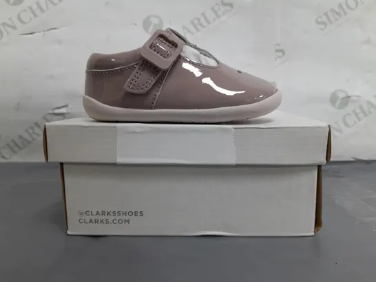 BOXED PAIR OF CLARKS ROAMER STAR INFANT SHOES IN PINK UK SIZE 4