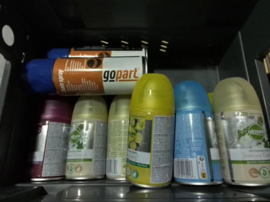 LOT OF 19 ASSORTED AEROSOLS TO INCLUDE GOPART CHAIN SPRAY AND AIR PURE FRESHNER / COLLECTION ONLY