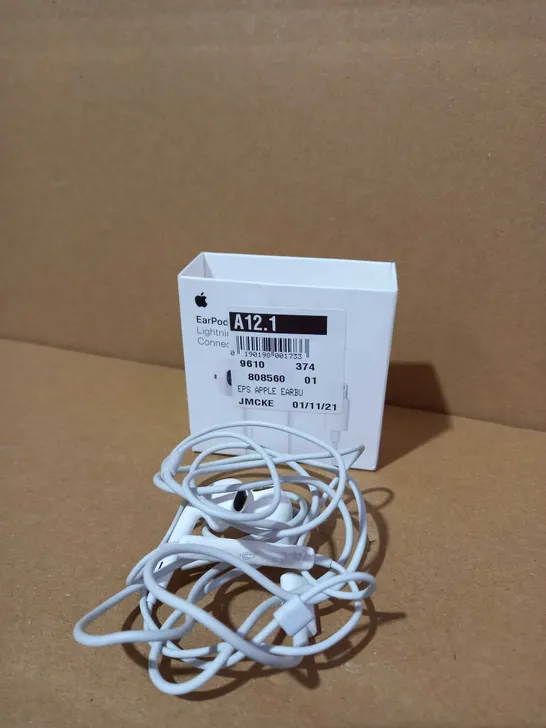 APPLE EARPODS WITH LIGHTENING CONNECTOR 