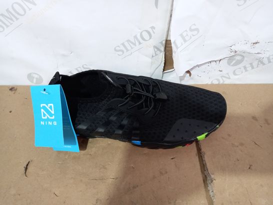 PAIR OF NING BLACK SPORTS SHOES SIZE UNSPECIFIED