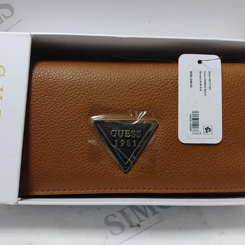 BOXED GUESS WOMEN'S LYNDI SLG SLIM CLUTCH WALLET IN COGNAC