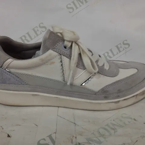 BOXED PAIR OF VIONIC TRAINERS IN GREY/WHITE