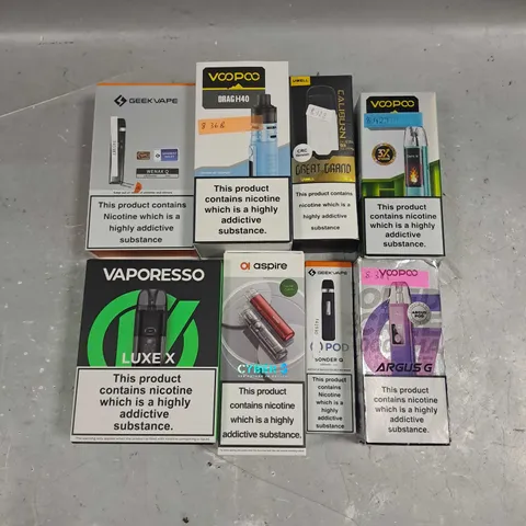 APPROXIMATELY 20 VAPES & E-CIGARETTES TO INCLUDE VOOPOO DRAG H40, ARGUS G, UWELL CALIBURN ETC