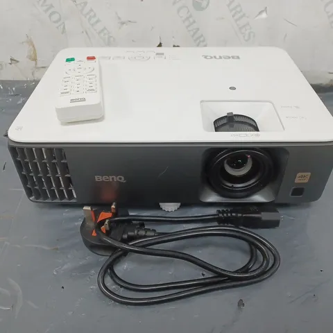 BENQ TK 700 PROJECTOR