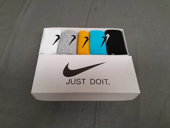 BOXED NIKE JUST DO IT MULTI COLOURED SOCKS - SIZE UNSPECIFIED 