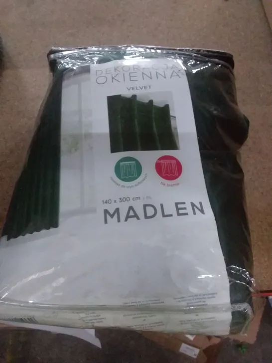 MADLEN VELVET CURTAIN COLOUR: GREEN