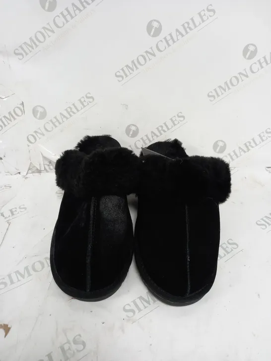 BONOVA SHEEPSKIN SLIPPERS SIZE 6