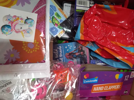 BOX OF APPROXIMATELY 20 ASSORTED TOYS AND GAMES TO INCLUDE SUPER SONIC THE HEDGEHOG FIGURE, GEL CRAYONS, WORLD WAR III TEAM YANKEE RED DAWN UNIT CARD PACK, ETC