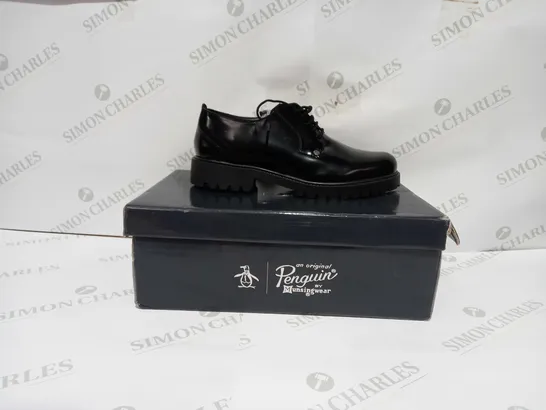 PENGUIN BY MUNSINGWEAR BLACK HIGH SHINE IN BLACK LEATHER - UK 7