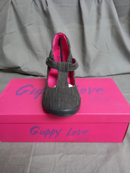 BOX OF APPROXIMATELY 6 PAIRS OF GUPPY LOVE OPEN TOP VELCRO WEDGE SHOE SIZE 10