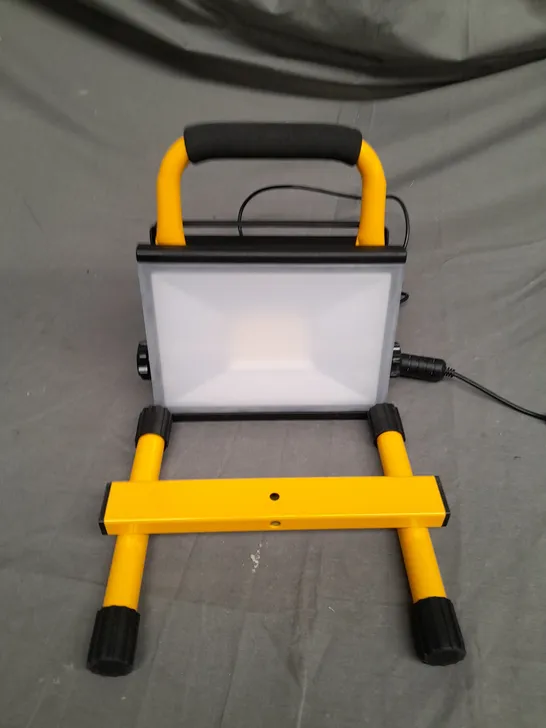 200 LM RECHARGEABLE WORK LIGHT