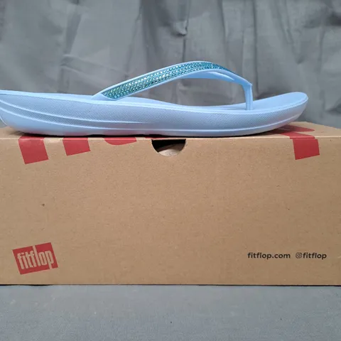 BOXED PAIR OF FITFLOP IQUSHION OMBRE SPARKLE FLIP-FLOPS IN SKYWASH BLUE UK SIZE 5