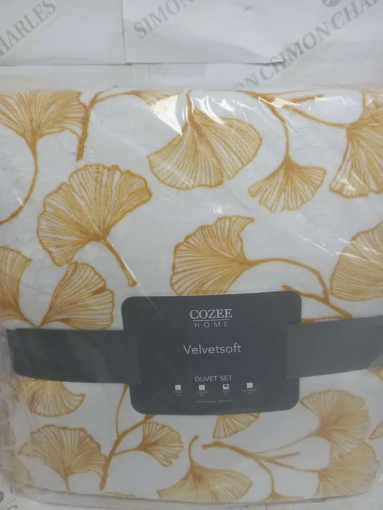 BOXED COZEE HOME DUVET SET IN OCHRE - KING SIZE