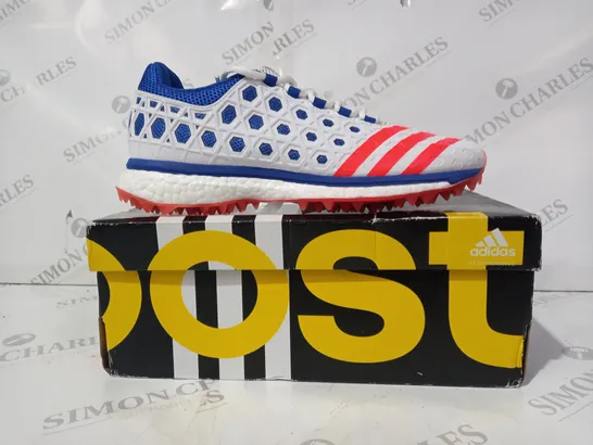 BOXED PAIR OF ADIDAS ADIZERO BOOST SL22 CRICKET SHOES IN WHITE/BLUE/RED UK SIZE 7