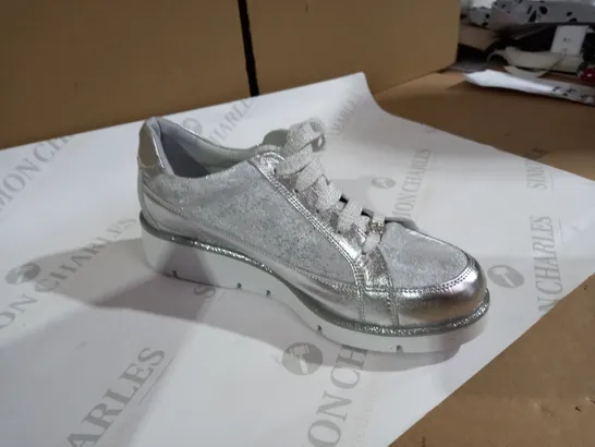 MODA SILVER  TRAINERS SIZE 5