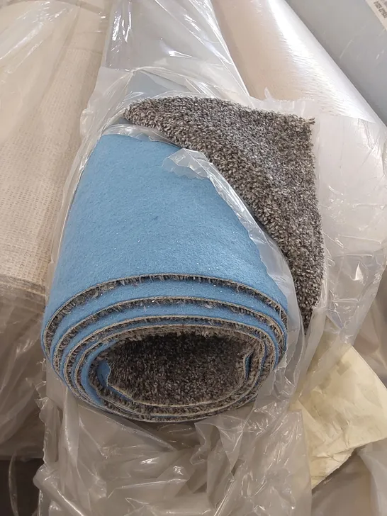 ROLL OF QUALITY STORMONT TWIST BLUE FELT HIGH CIFF CARPET // SIZE: APPROX 4 X 2.7m