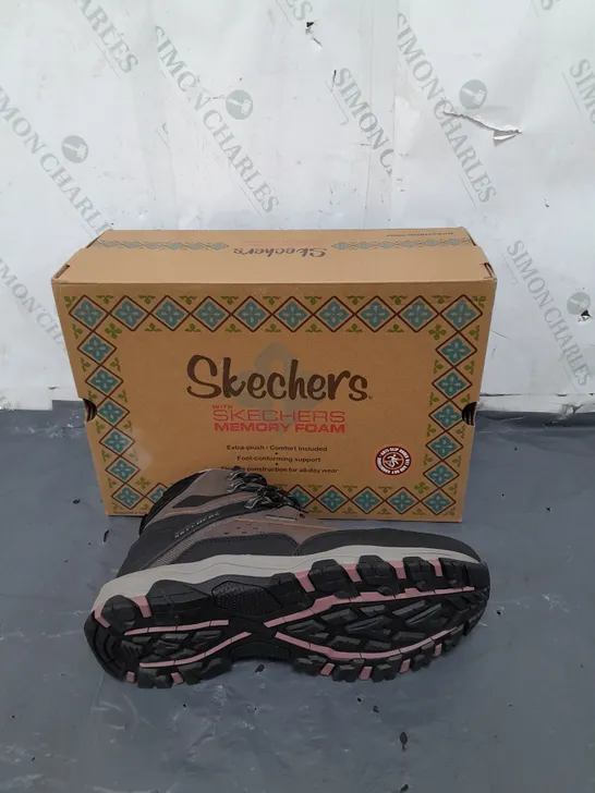 SKECHERS MEMORY FOAM SIZE 6 BROWN/PINK WALKING BOOTS 