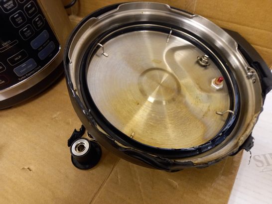 CROCKPOT DIGITAL PRESSURE COOKER 