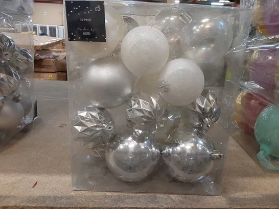 LOT OF APPROXIMATELY 17X 30PCS BRAND NEW CHRISTMAS BAUBLES (17 ITEMS)