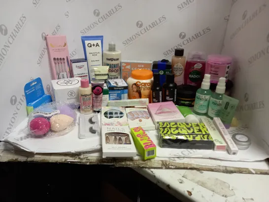 BOX OF ASSORTED COSMETICS TO INCLUDE MERWAVE, CLINIQUE, FCUK ETC