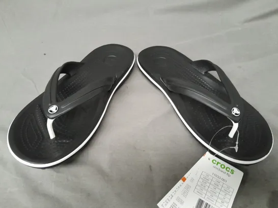 PAIR OF CROCS CROCBAND FLIP-FLOPS IN BLACK UK SIZE M5/W6