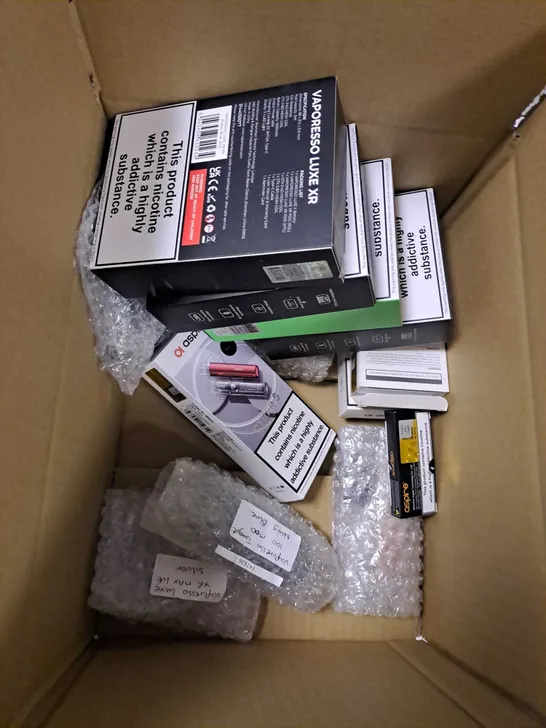 APPROXIMATELY 20 VAPES & E-CIGARETTES TO INCLUDE VAPORESSO LUXE X, VOOPOO ARGUS G2 MINI, GEEKVAPE SONDER Q ETC