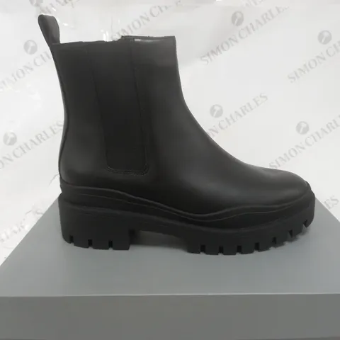 BOXED VOINIC KARSEN AMK BOOTS IN BLACK - SIZE 7