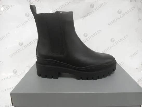 BOXED VOINIC KARSEN AMK BOOTS IN BLACK - SIZE 7