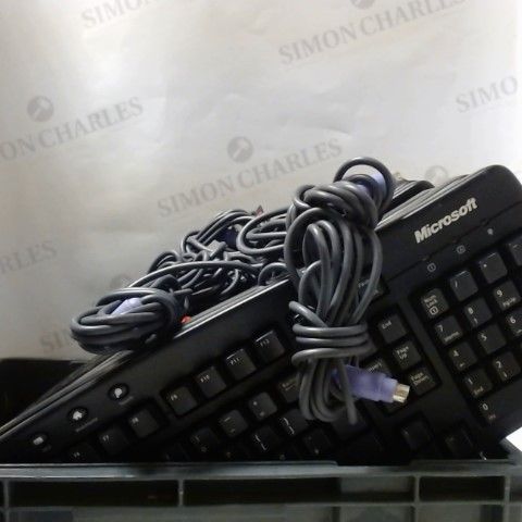 LOT OF APPROXIMATELY 9 WIRED KEYBOARDS 
