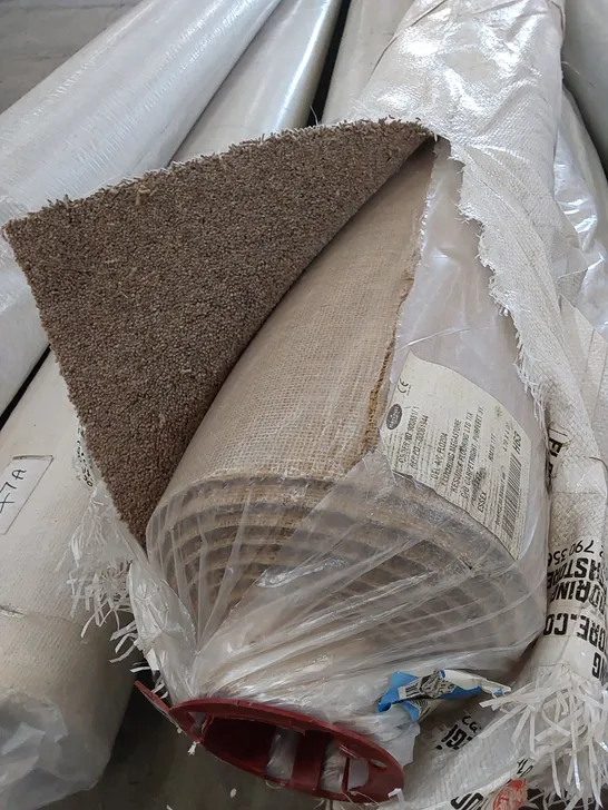 ROLL OF QUALITY QUARTZ BASALT CARPET // SIZE: APPROXIMATELY 4 X 4.7m