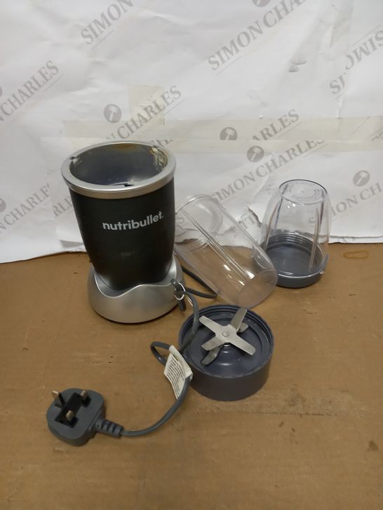 NUTRIBULLET 600 BLENDER 