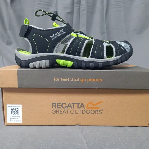 BOXED PAIR OF REGATTA KIDS WESTSHORE SANDALS IN BLACK/LIME GREEN UK SIZE 4