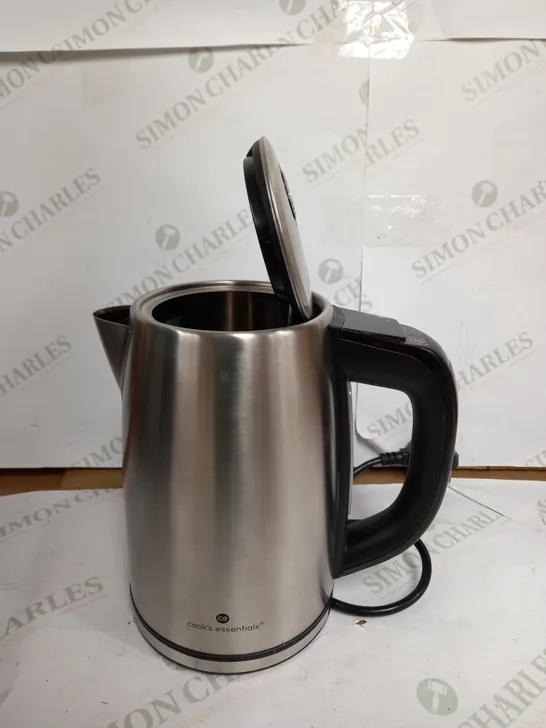 COOK'S ESSENTIALS KETTLE IN SILVER