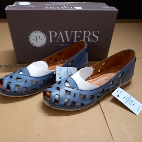 BOXED PAIR OF PAVERS DENIM SHOES - 6(39)