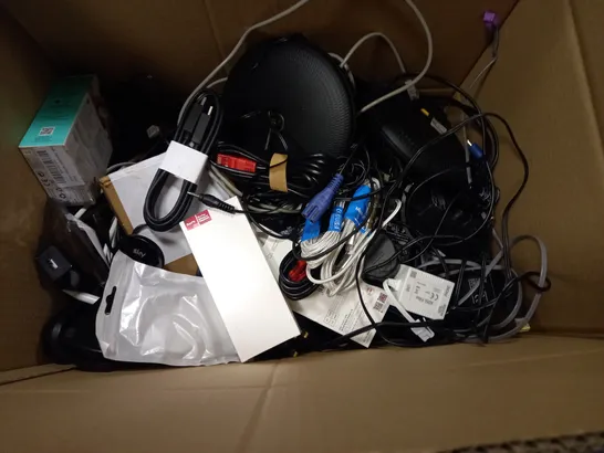 LOT OF ASSORTED TECH ITEMS TO INCLUDE ROUTERS, REMOTES, USB HUB AND DATA CABLES