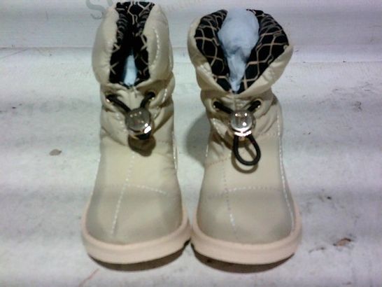 PAIR OF RIVER ISLAND BABY BOOTS (LIGHT BROWN), SIZE C4 UK (20.5 EU)