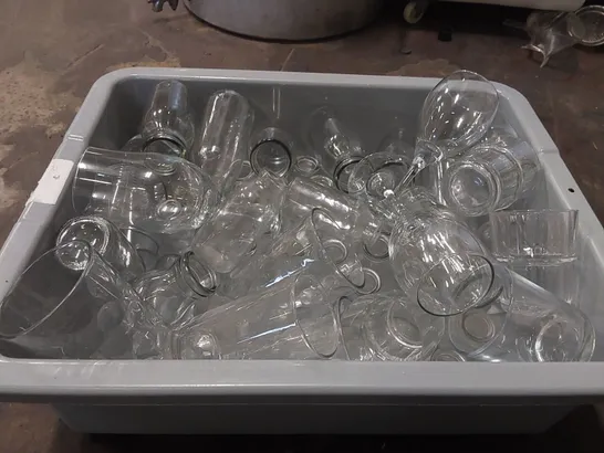 BOX OF ASSORTED GLASSWARE PRODUCTS TO INCLUDE: WINE GLASSES, DRINKS GLASSES, SMALL GLASS BOTTLES ECT - QUANTITY UNSPECIFIED