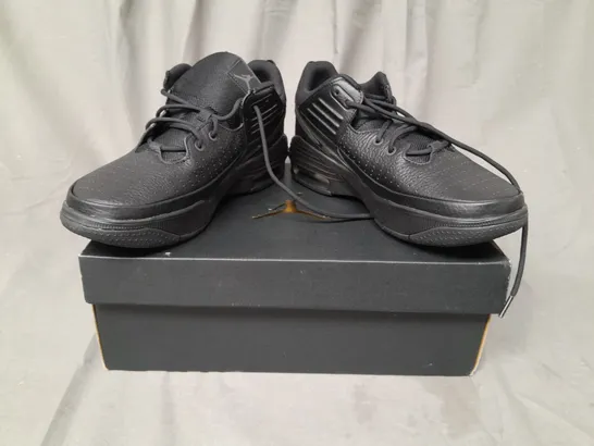 BOXED PAIR OF NIKE JORDAN MAX AURA 5 SHOES IN BLACK UK SIZE 8