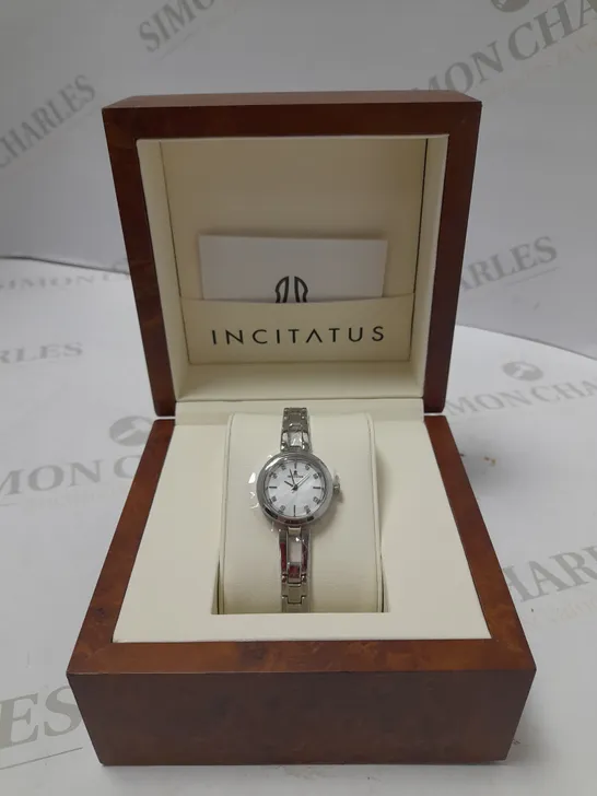 INCITATUS SILVER EFFECT WOMENS BRACELET WATCH & PRESENTATION CASE  