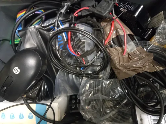 LOT OF APPROXIMATELY 10 ASSORTED ELECTRICAL ITEMS, TO INCLUDE WIRELESS KEYBOARD, POWER ADAPTER, VEHICLE TRACKER, ETC