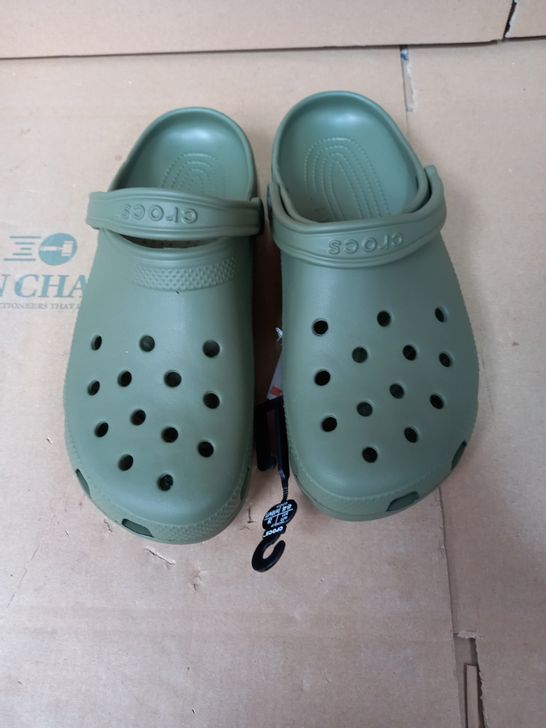 BOX OF MISCELLANEOUS SANDALS, CROCS AND SLIDERS, VARIOUS SIZES AND GENDERS