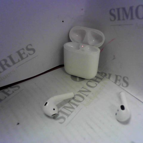 APPLE AIRPODS WIRELESS EARPHONES WITH CHARGING CASE 