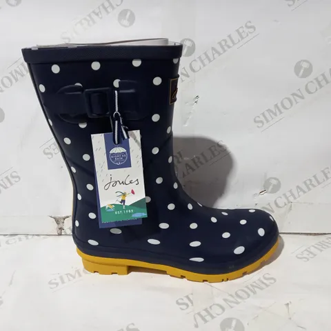 BOXED PAIR OF JOULES WELLINGTON BOOTS IN NAVY/WHITE UK SIZE 7